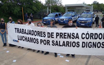 Brindis de la dignidad enfrente a La Voz del Interior