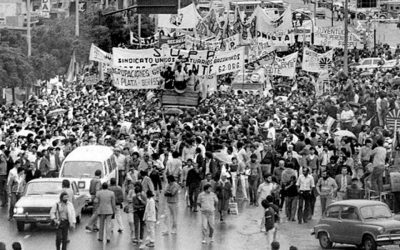 «Paz, Pan, Trabajo, que la deuda no la paguen los de abajo»